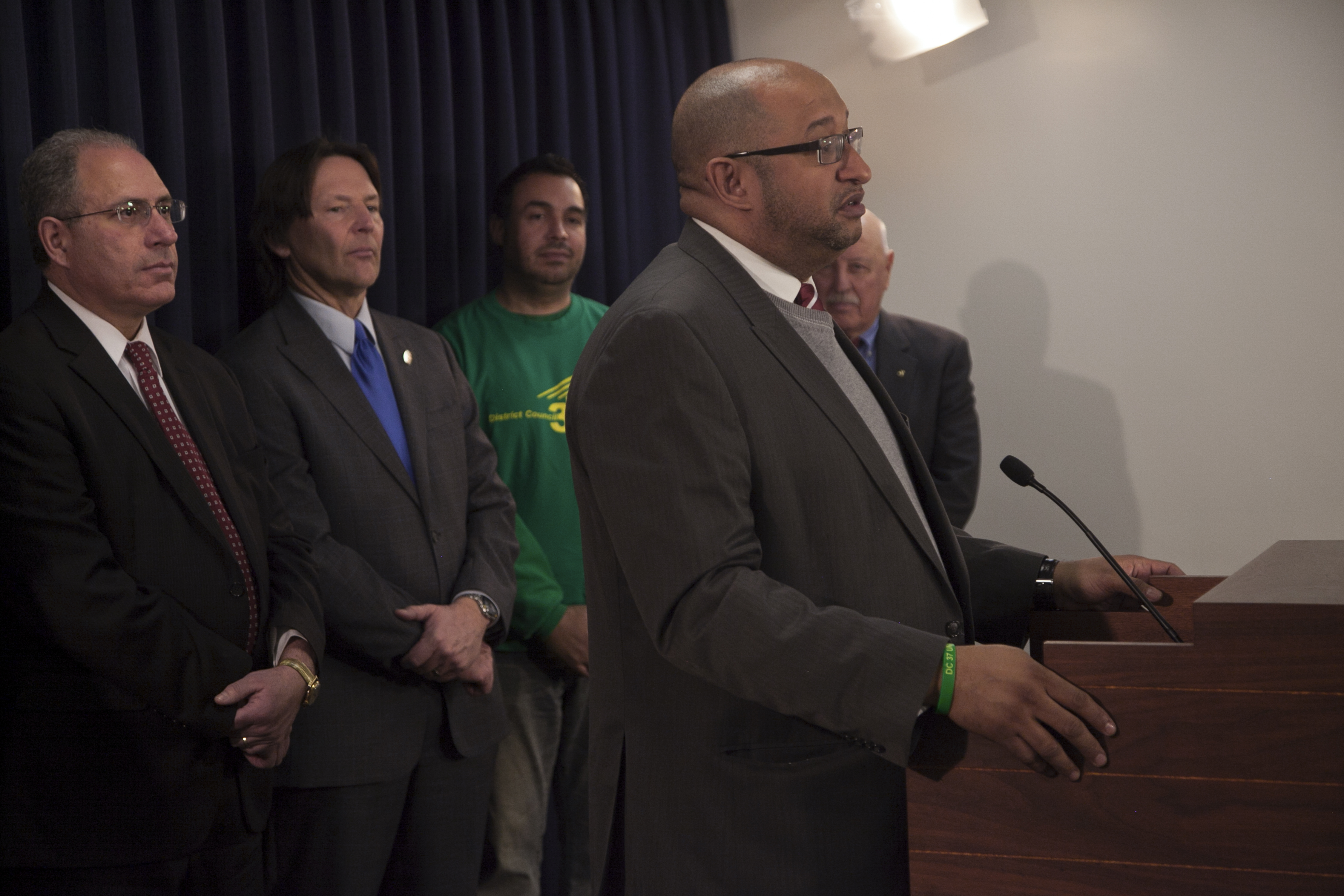 DC 37 urges Albany legislators to restore CUNY budget cuts and fund new contracts