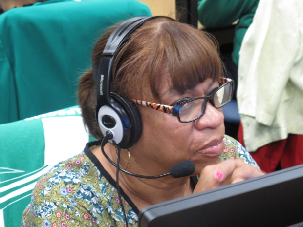 Mirta Feliciano, a retired member of Local 420, worked the first shift and placed dozens of calls to members. Photo: Alfredo Alvarado