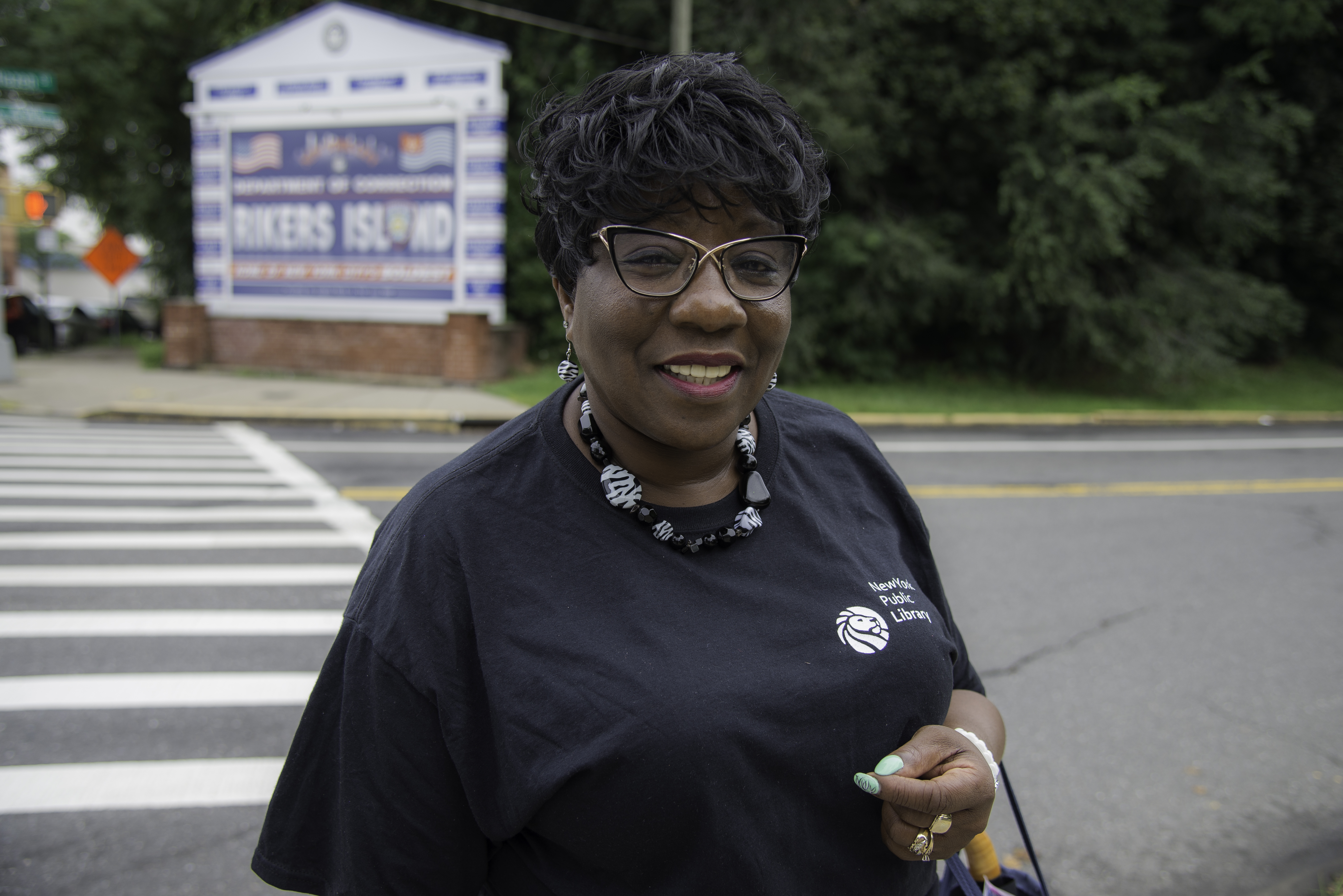 Inmates at Rikers Island Jail Say “Thanks!” to a Dedicated Library Worker
